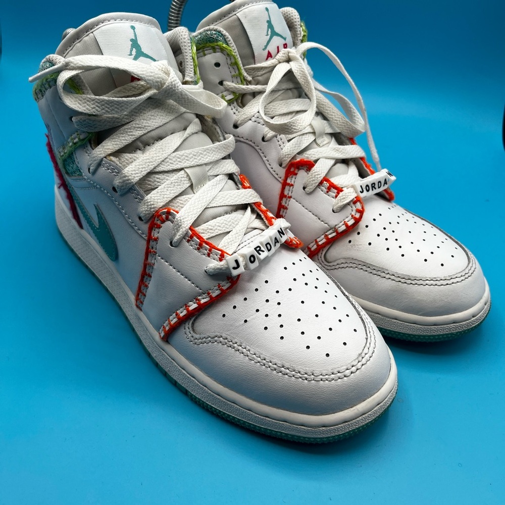 Air Jordan 1 Mid SE GS White Washed Teal Rush Pink - Picture 3 of 4